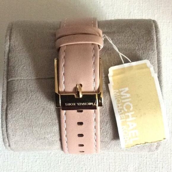 Michael Kors Ladies Watch  Square Face 31 x 31 mm Stainless Steel    NWT - Picture 4 of 4